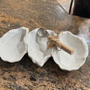 BNWT Mud pie Triple Oyster Dish with oyster shaped spoon
